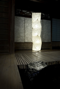 Lampe cube en papier japonais incruste de torsandes